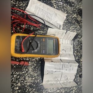 Fluke 27II multimeter